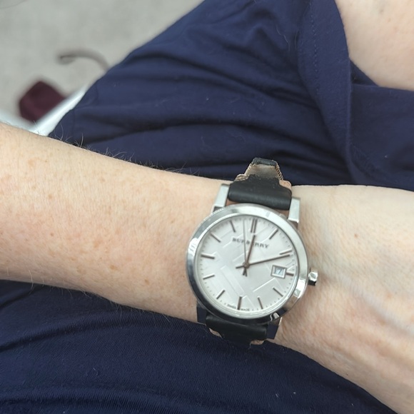 Burberry women’s watch. In excellent condition- only worn a handful of times. - Picture 2 of 3